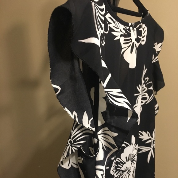 Talbots Black/White Floral top - Picture 2 of 4